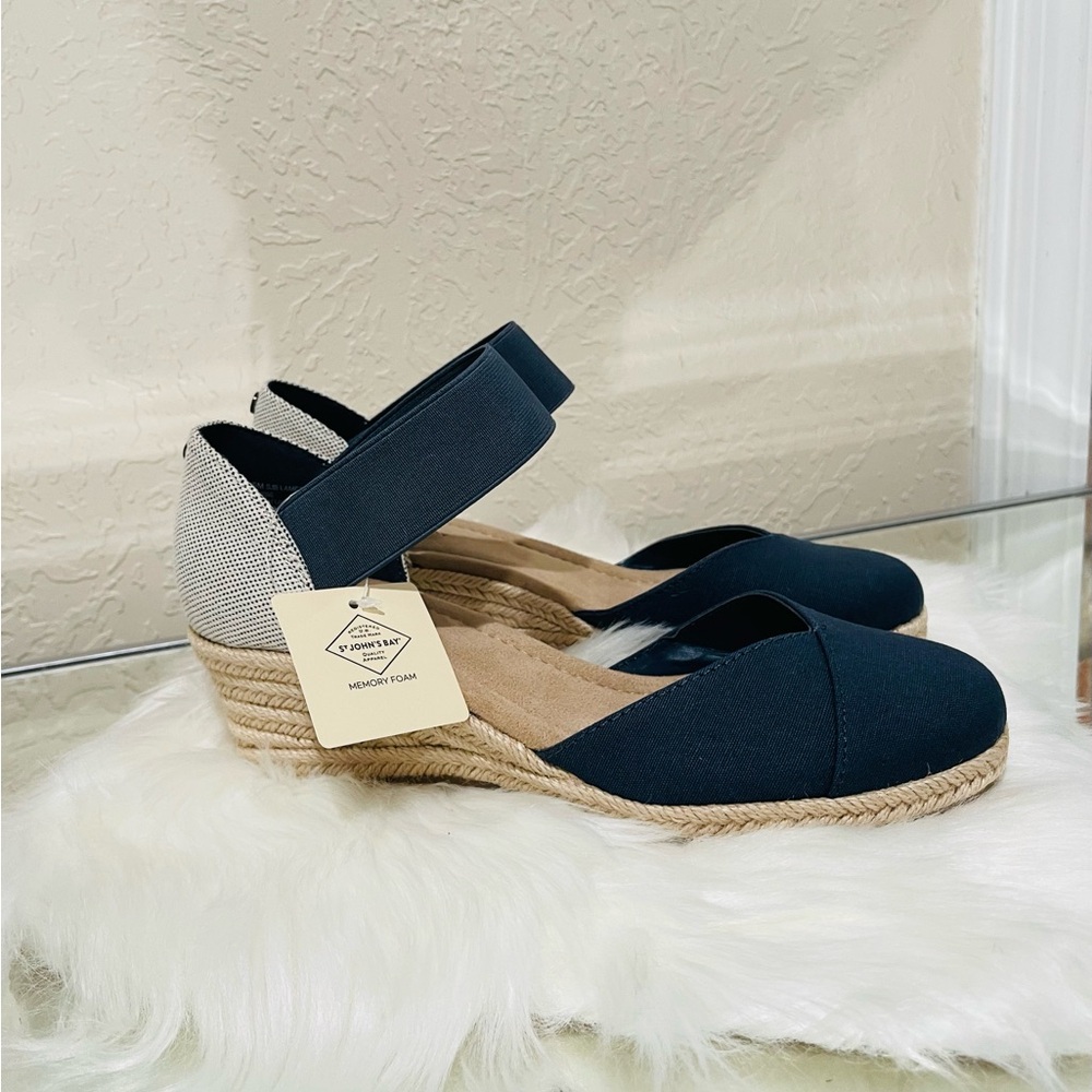 Elegant Navy and Cream Wedges Sandals